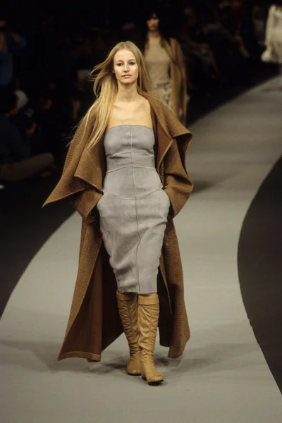 Look 16